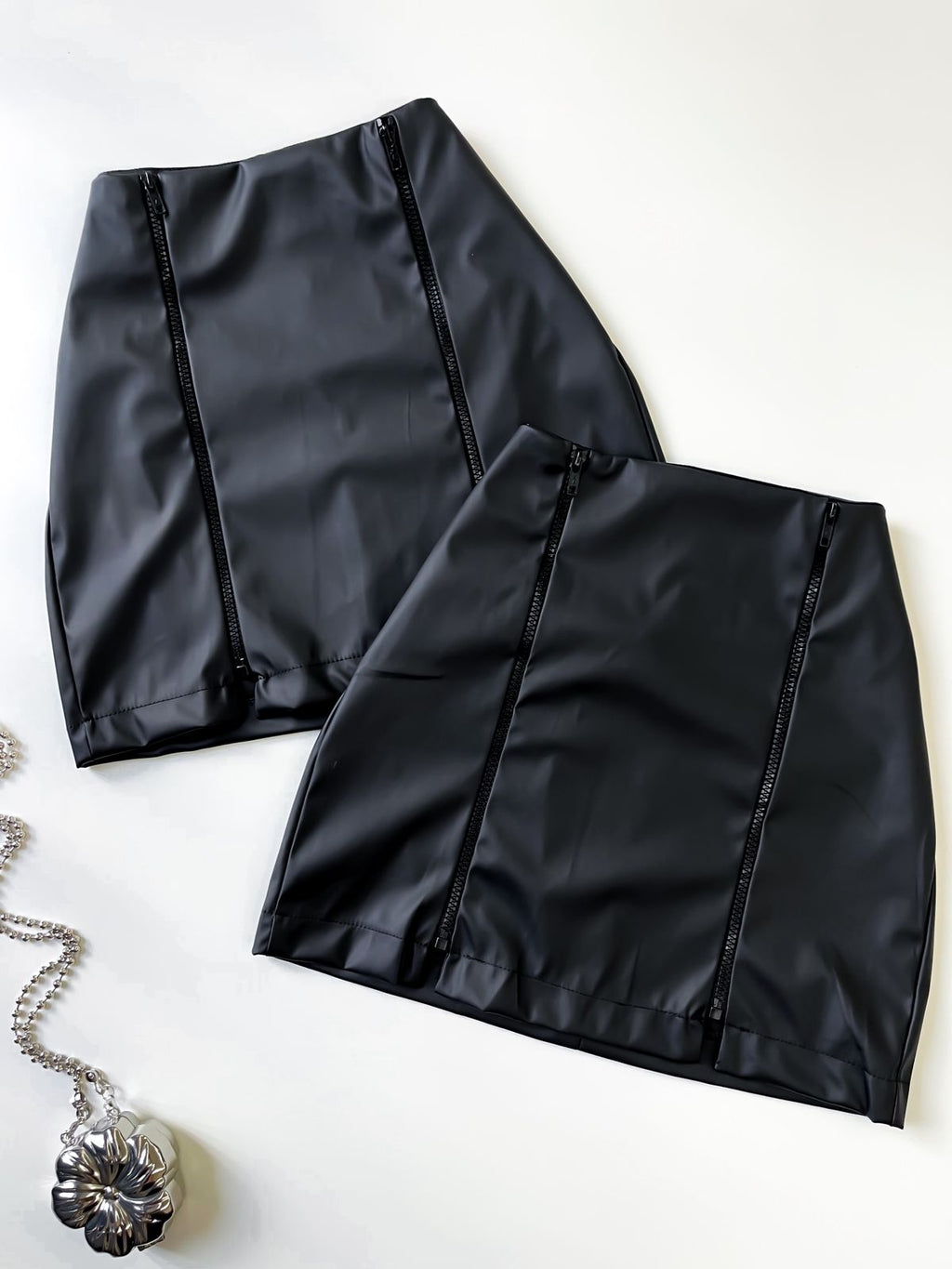 Saia Feminina em Courino com Zíper Duplo Nayara Ref. 1484