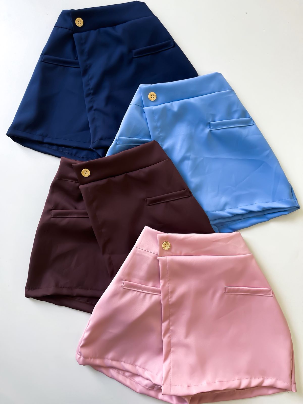 Shorts Saia em Alfaiataria com Bolsos Falsos Paola Ref. 1538