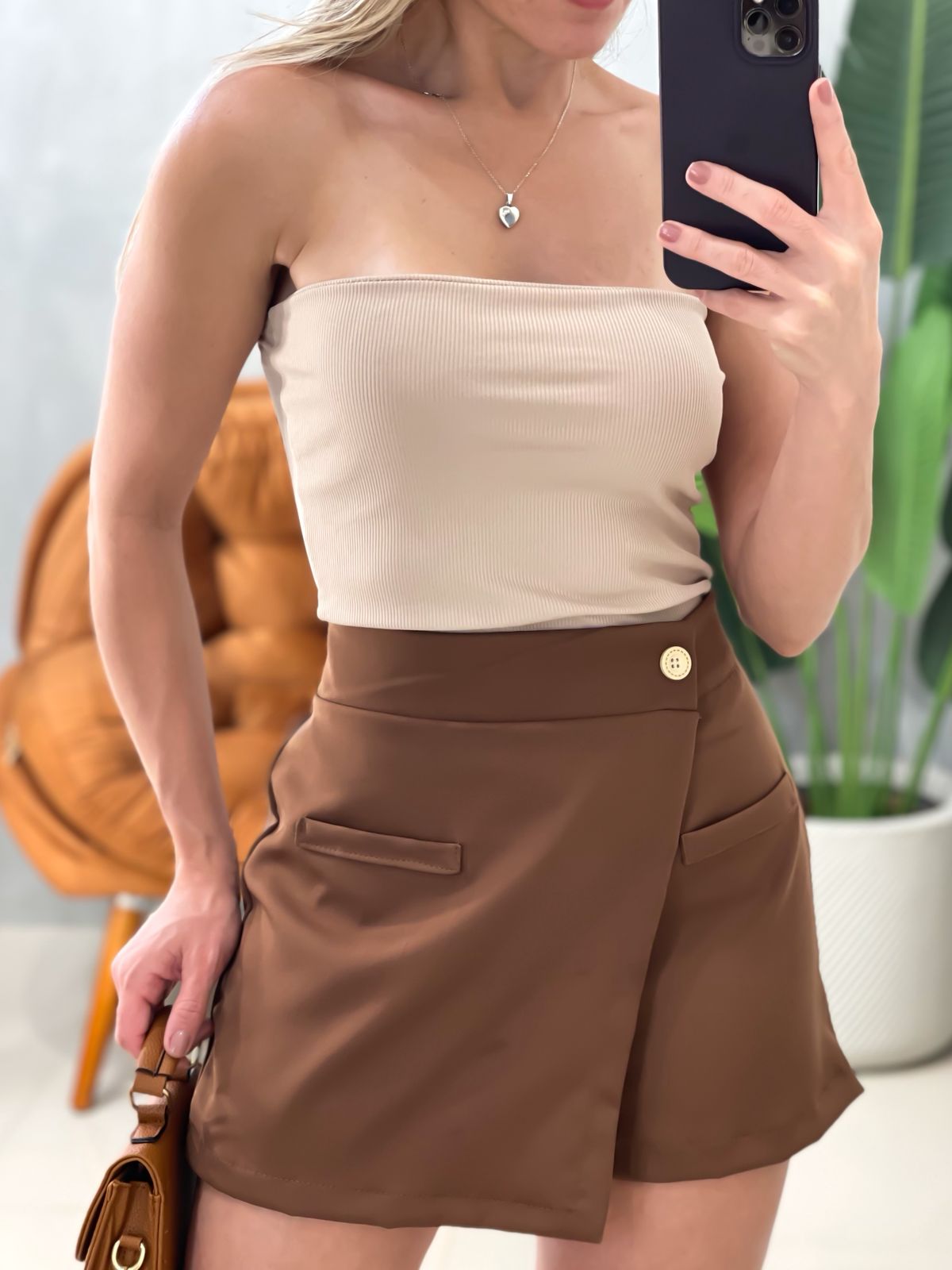 Shorts Saia em Alfaiataria com Bolsos Falsos Paola Ref. 1538