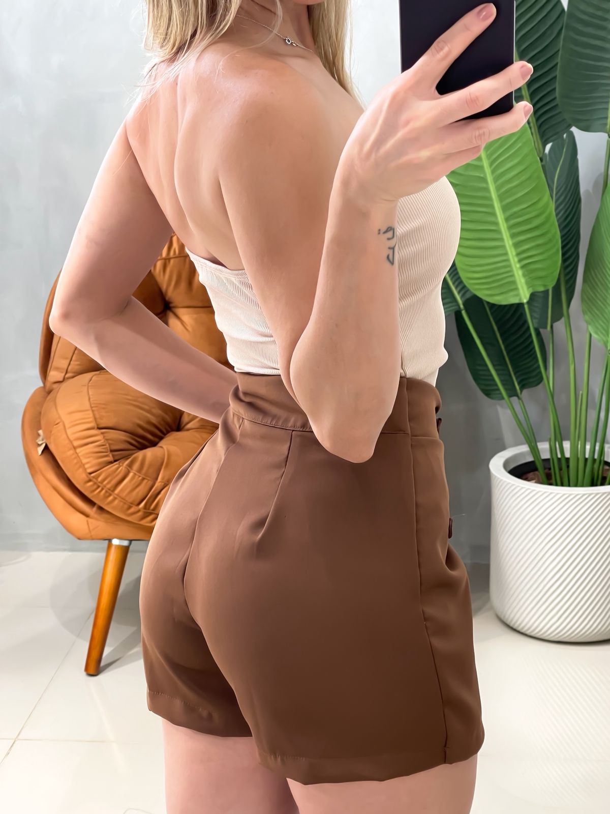 Shorts Saia em Alfaiataria com Bolsos Falsos Paola Ref. 1538